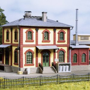 Fabryka maszyn – stara, Auhagen 12228, 230 x 110 x 112 mm, skala H0/TT Fabryka maszyn – stara, Auhagen 12228, 230 x 110 x 112 mm, skala H0/TT