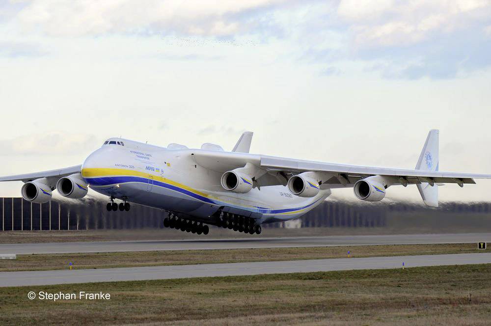 Model samolotu do sklejania Revell Antonov An-225 Mrija 04958 1:144 - obrazek 1