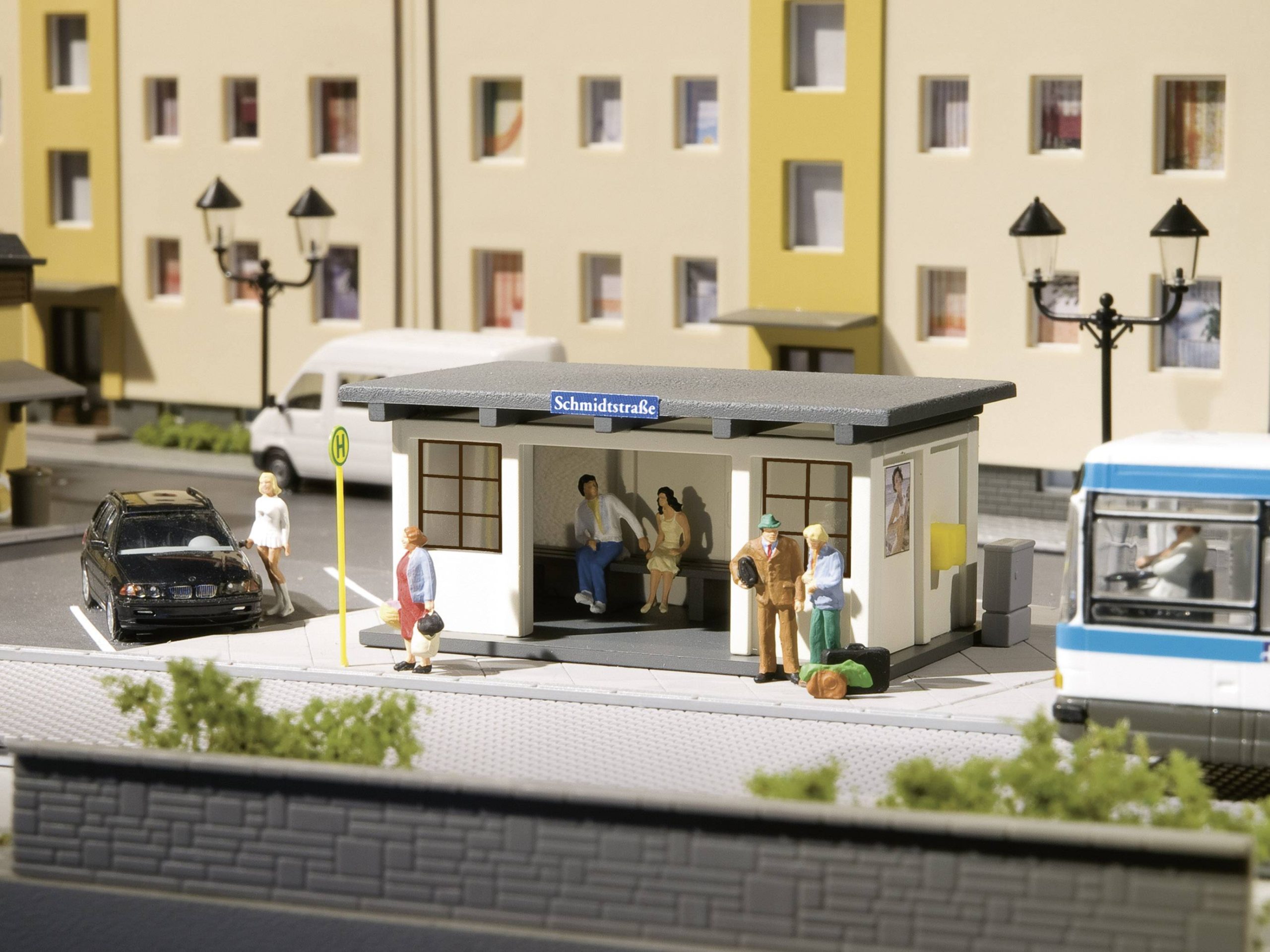 Przystanek autobusowy z wiatą, Auhagen 11419, 70 x 42 x 33 mm, skala H0 - obrazek 1