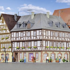 Dom narożny z muru pruskiego Miltenberg Zestaw do złożenia Kibri 38904 H0 1 szt. Dom narożny z muru pruskiego Miltenberg Zestaw do złożenia Kibri 38904 H0 1 szt.